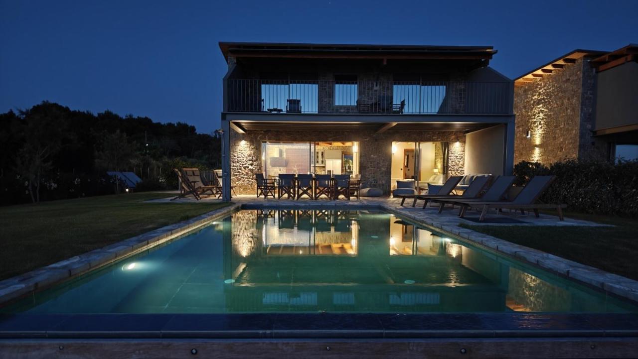 Real Life Homes Luxurious Seafront Villas Each With Their Own Private Pools Korakokhórion Екстериор снимка