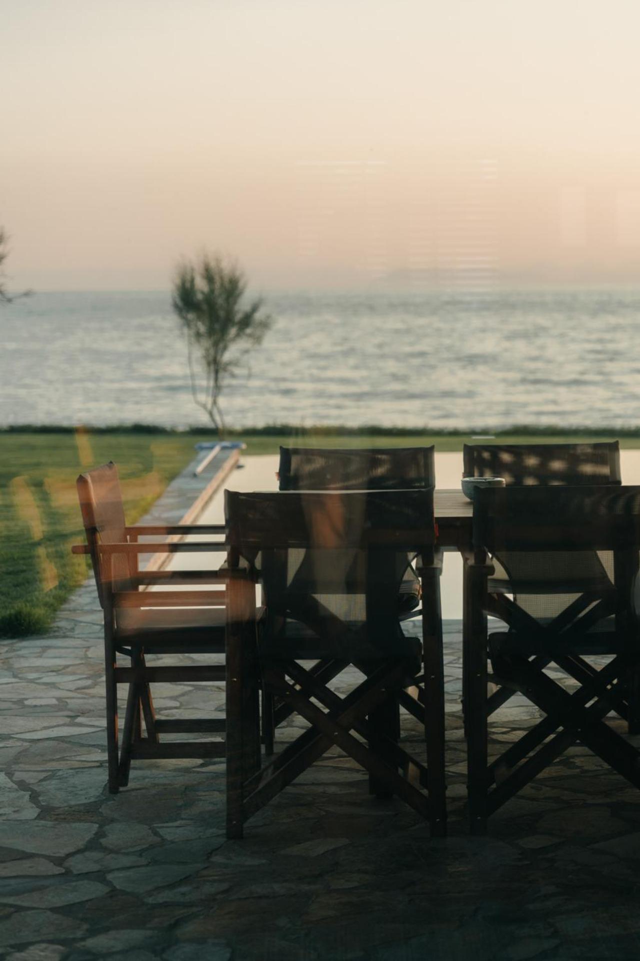 Real Life Homes Luxurious Seafront Villas Each With Their Own Private Pools Korakokhórion Екстериор снимка