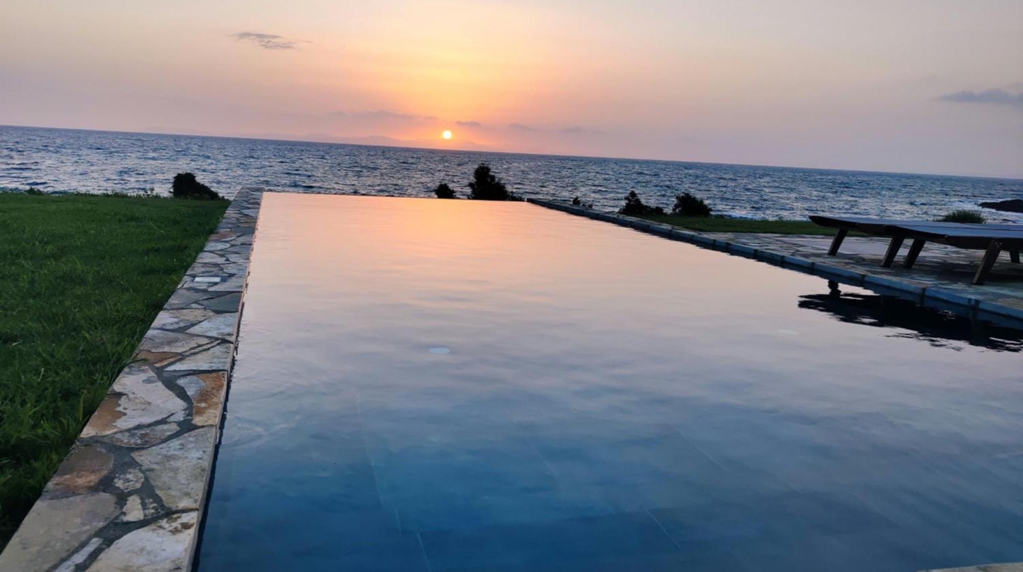 Real Life Homes Luxurious Seafront Villas Each With Their Own Private Pools Korakokhórion Екстериор снимка