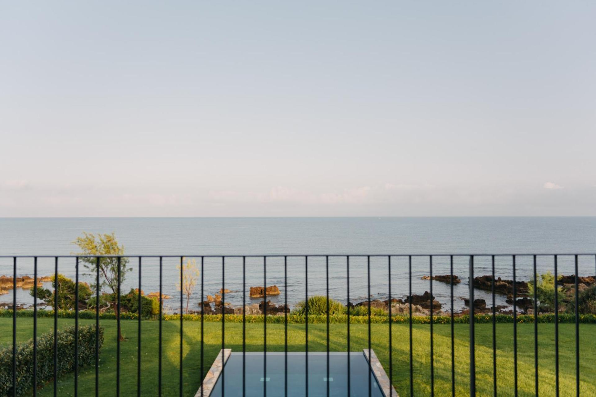 Real Life Homes Luxurious Seafront Villas Each With Their Own Private Pools Korakokhórion Екстериор снимка