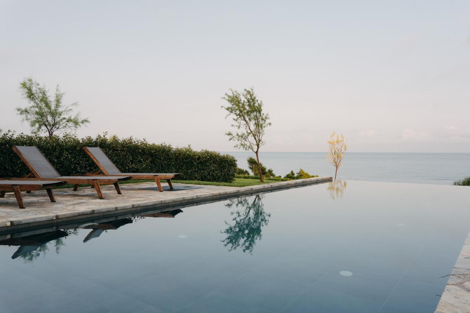 Real Life Homes Luxurious Seafront Villas Each With Their Own Private Pools Korakokhórion Екстериор снимка